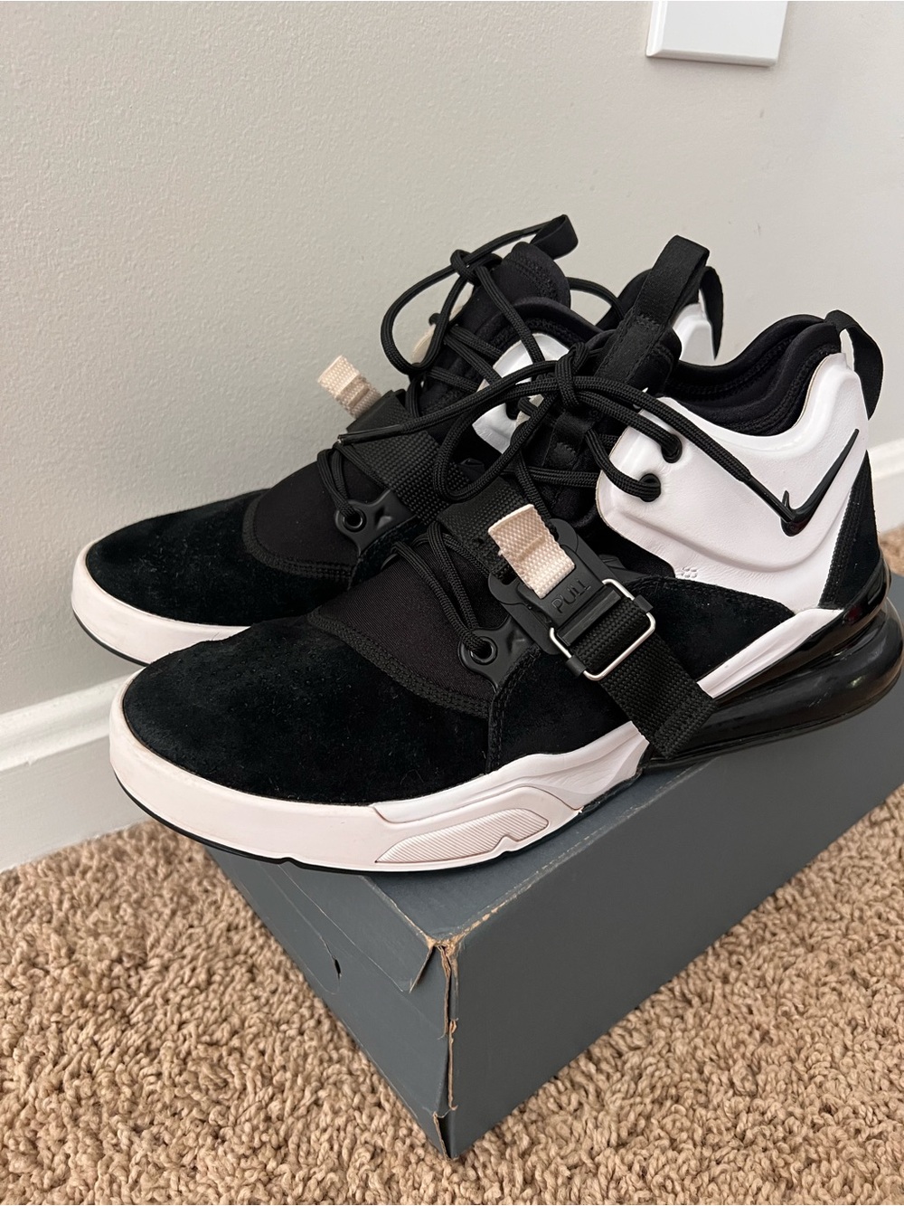 Nike Air Force Mens Sneakers 270 “Black/White”, size 9.5